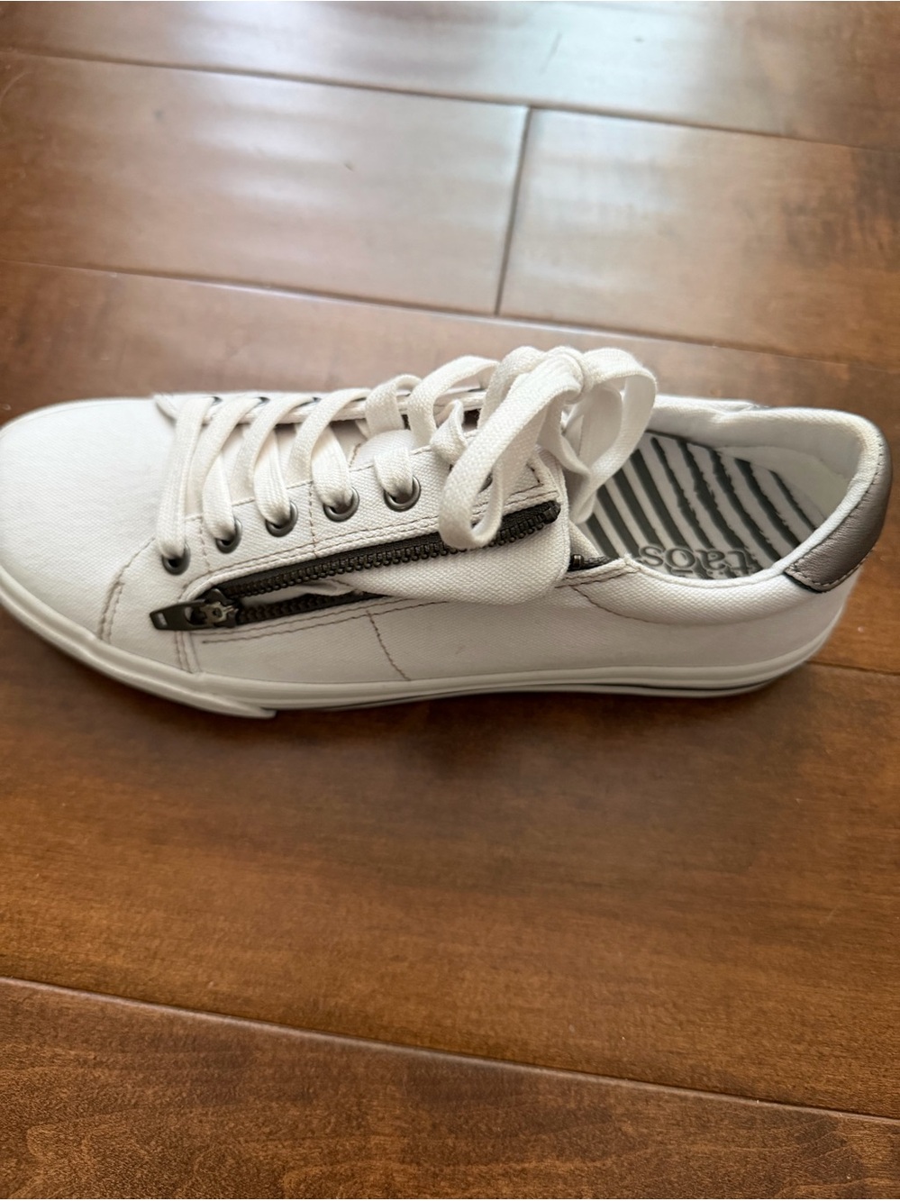Taos Footwear White Low-Top Lace-Up Sneakers with Side Zip